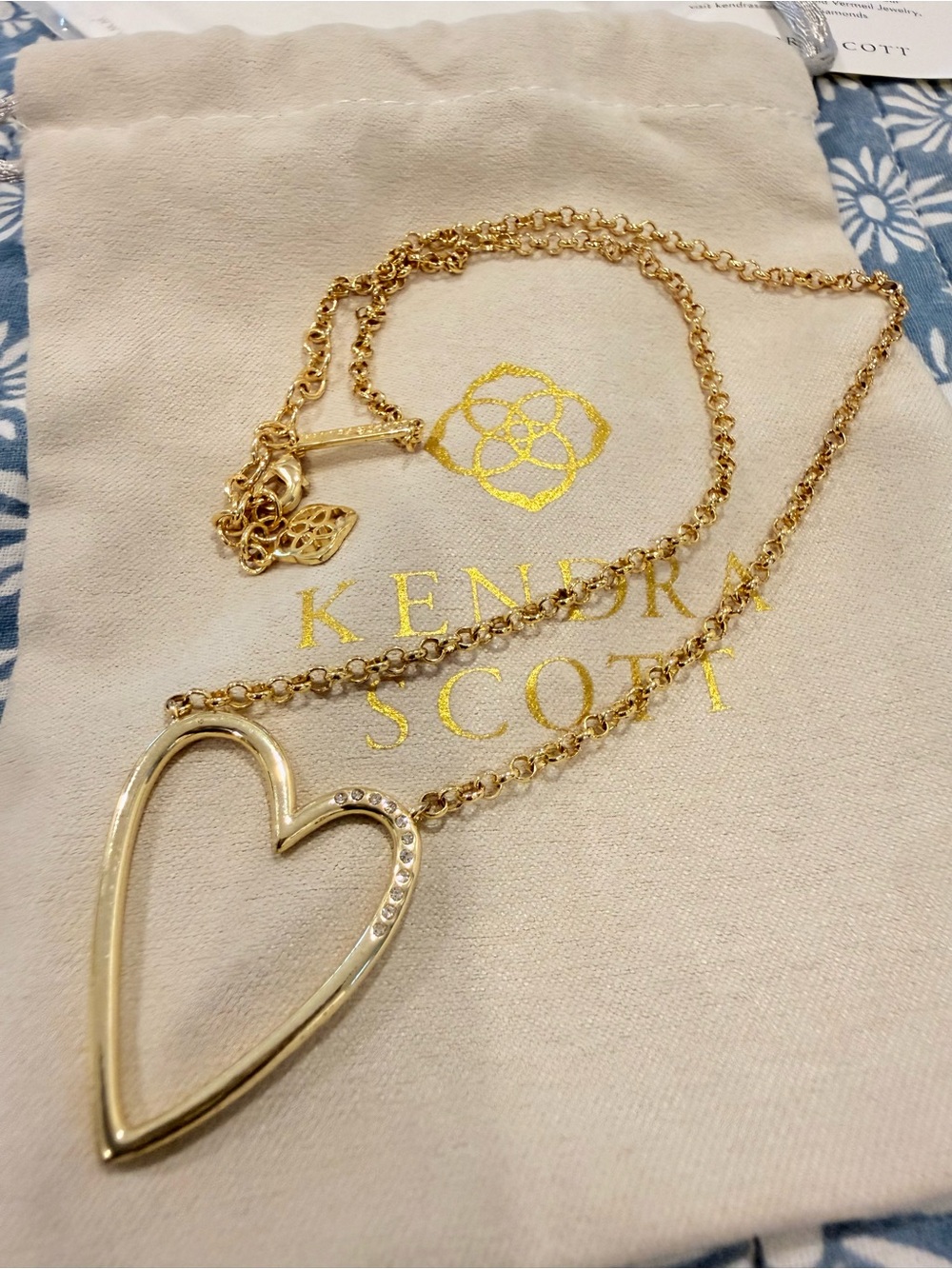Kendra Scott Ansley Open Heart Pendant Necklace - Gold, GUC! - Picture 4 of 8